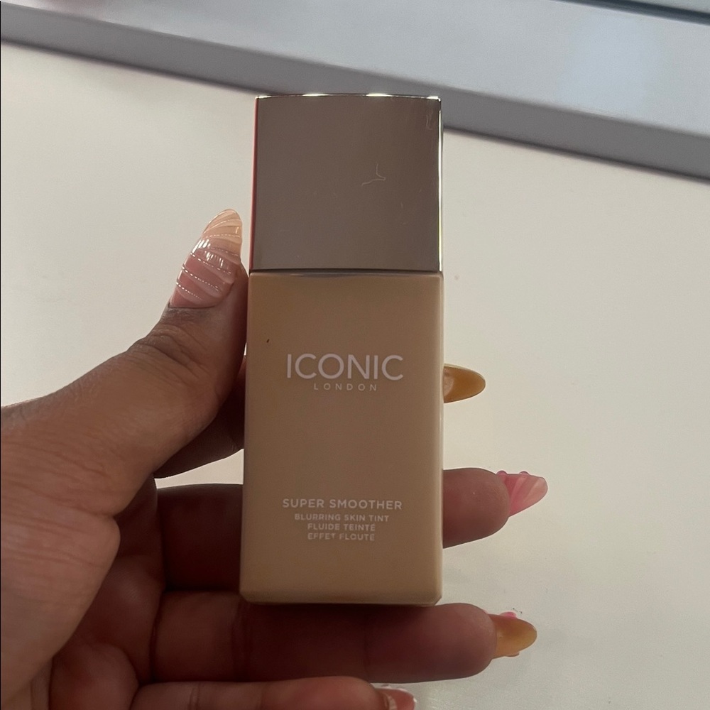 ICONIC London Super Smoother Blurring Skin Tint - Warm Medium
